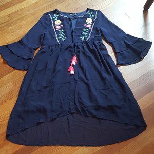 Sequin Hearts Embroidered floral dress NWOT  Sz M
